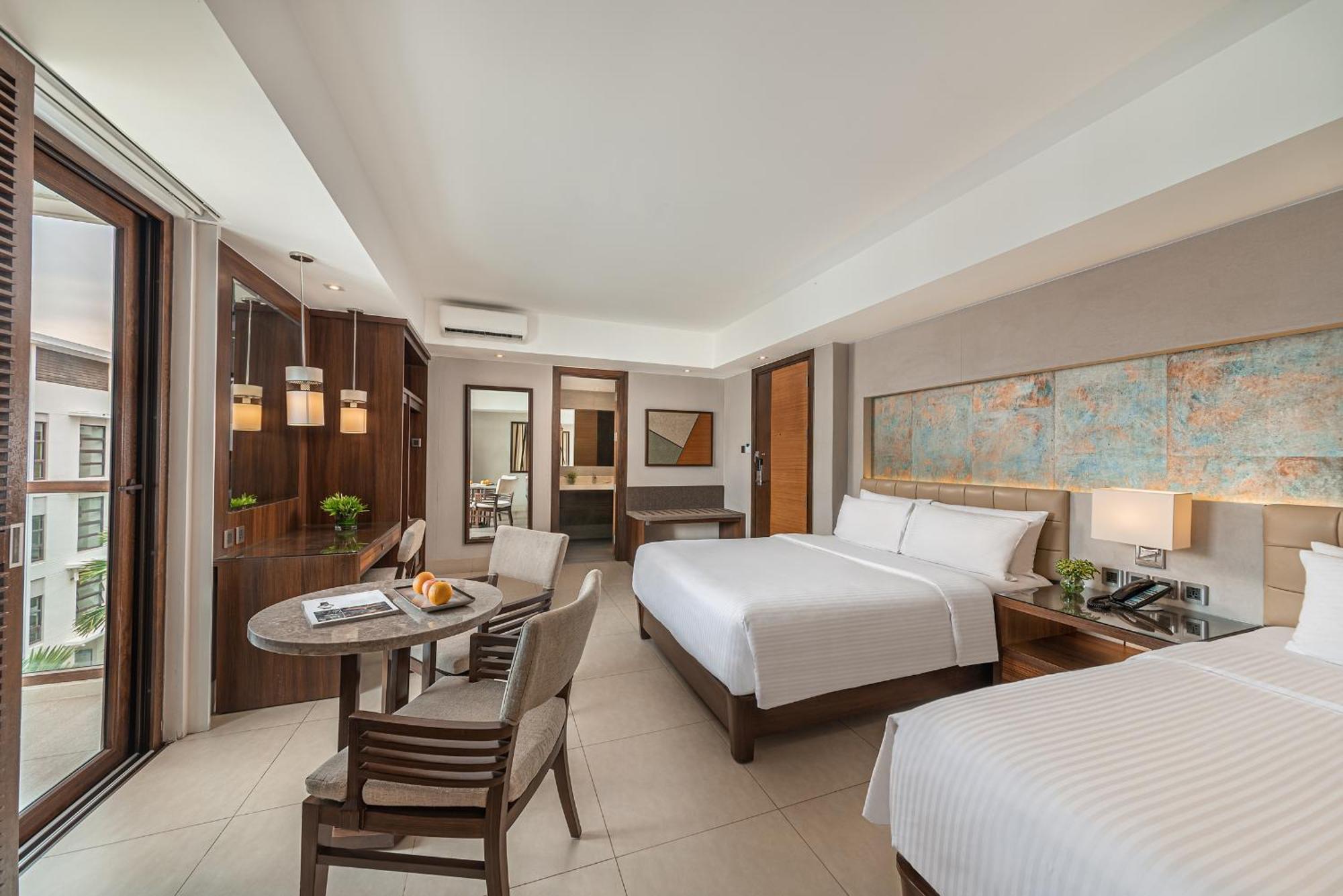 เฮนานน์ ไพรม์ บีช รีสอร์ต Hotel Balabag  ภายนอก รูปภาพ Deluxe Family Room