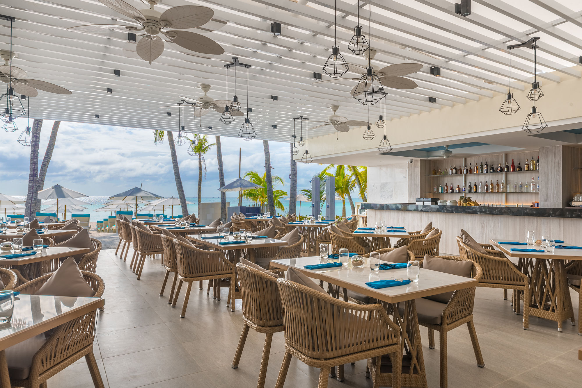 เฮนานน์ ไพรม์ บีช รีสอร์ต Hotel Balabag  ภายนอก รูปภาพ The Beach Club